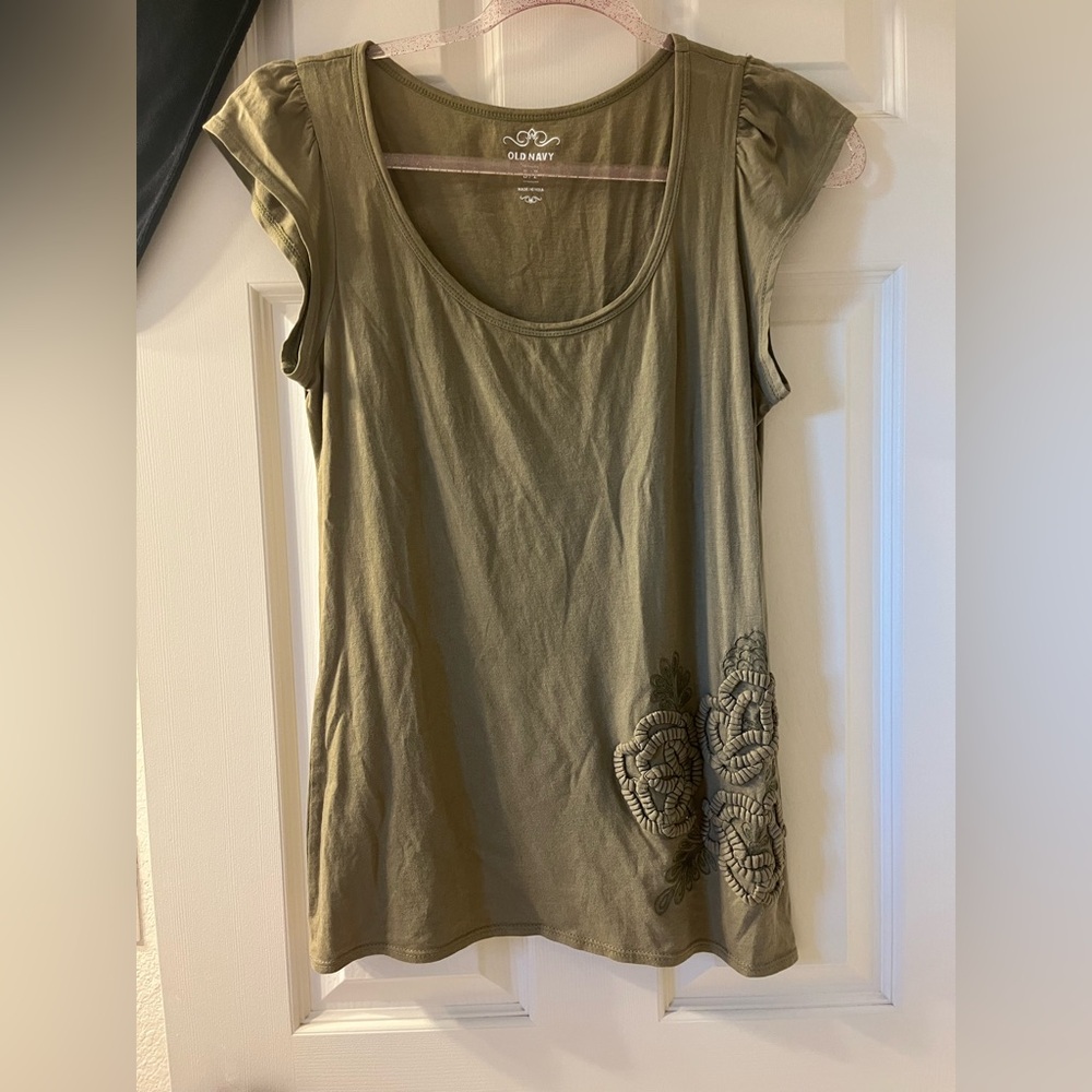 old navy women’s olive green short sleeve cotton top